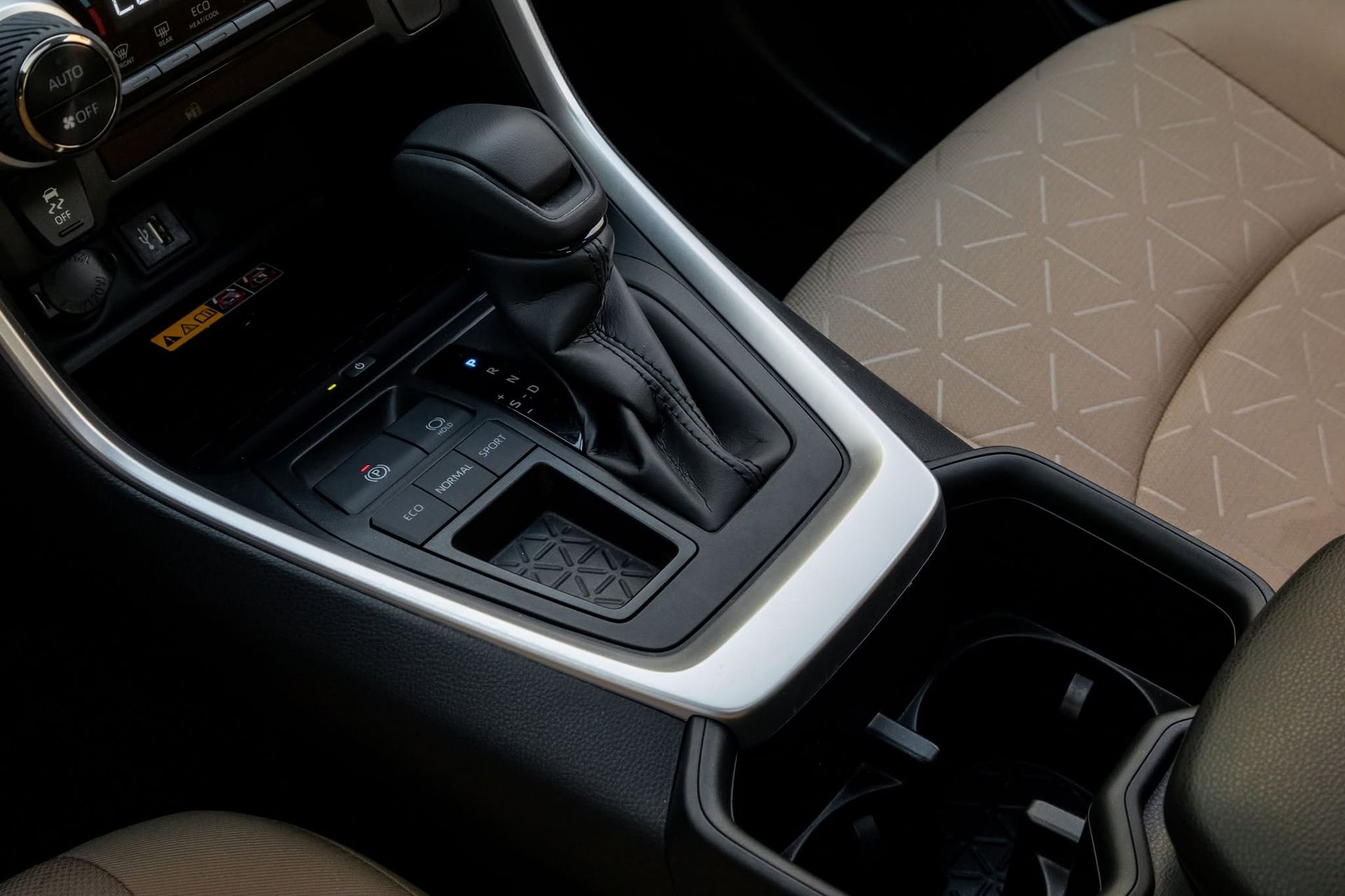 2023 Toyota RAV4 photo 4