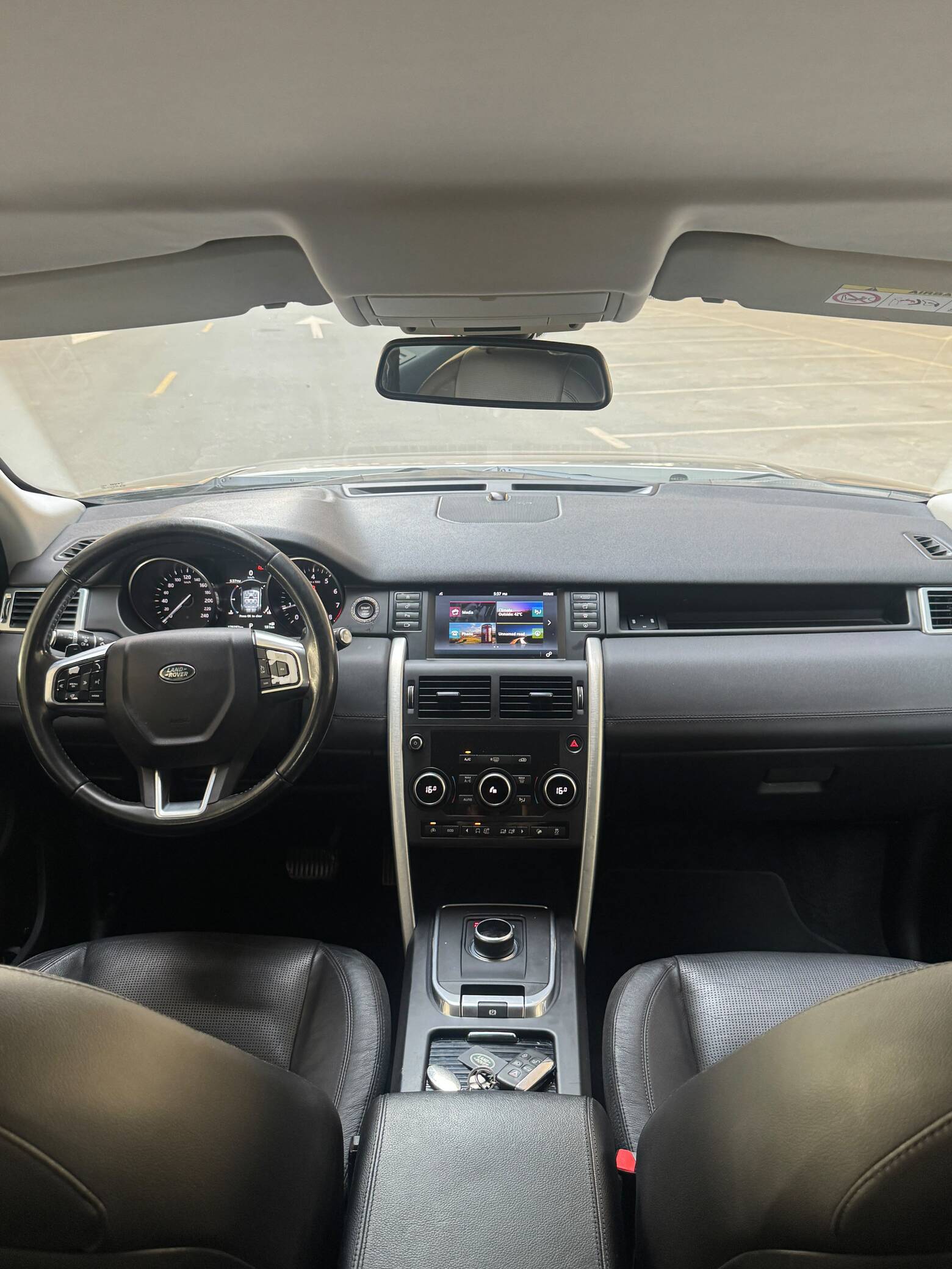 2017 Land Rover Discovery Sport photo 2