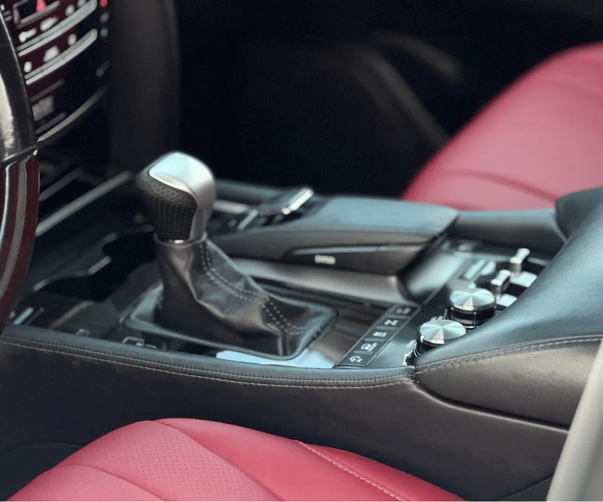 2016 Lexus LX570 photo 3