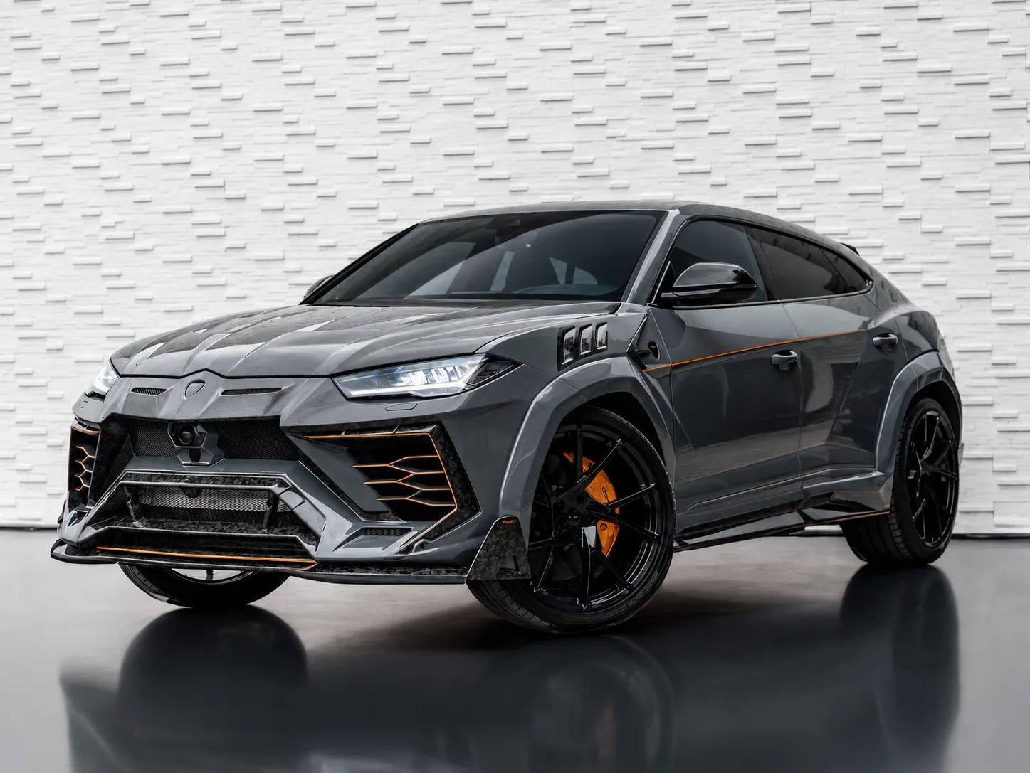 2022 Lamborghini Urus photo 2