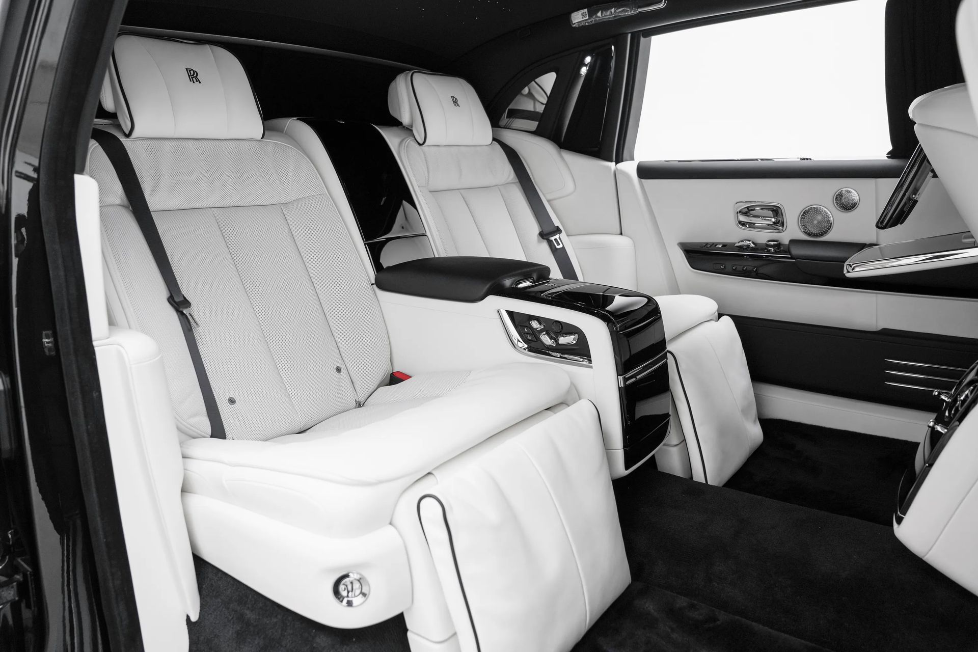 2026 Rolls-Royce Phantom photo 4