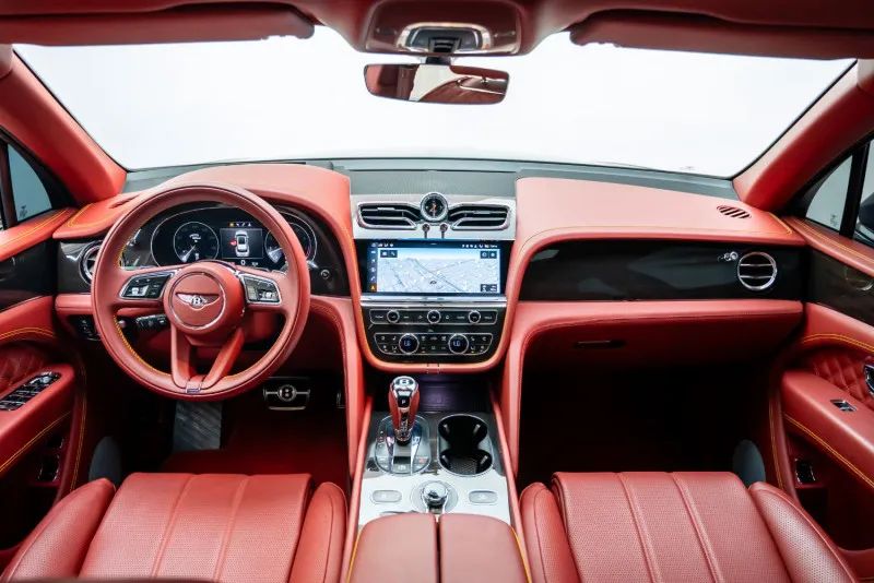 2021 Bentley Bentayga photo 3