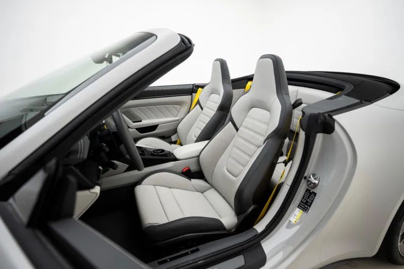 2025 Porsche 911 Carrera GTS photo 3