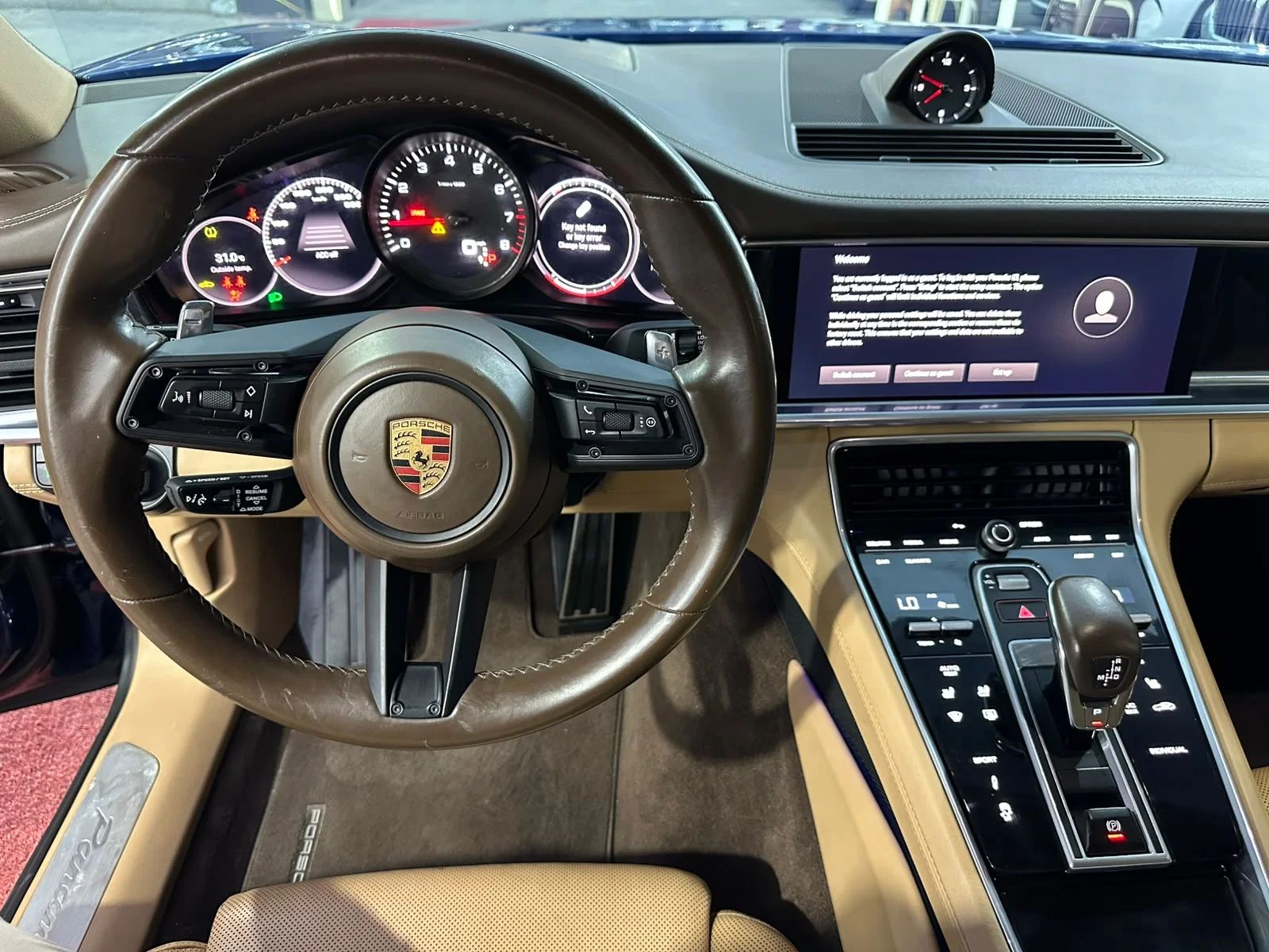 2022 Porsche Panamera photo 2