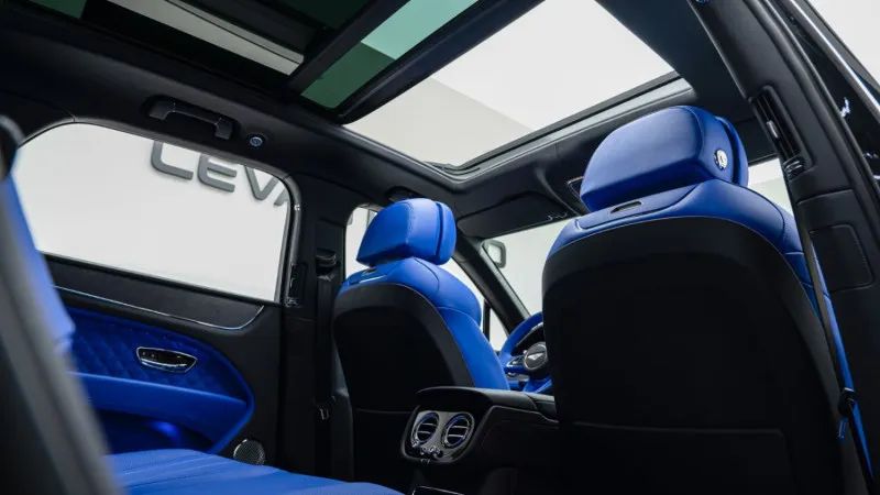 2022 Bentley Bentayga photo 5