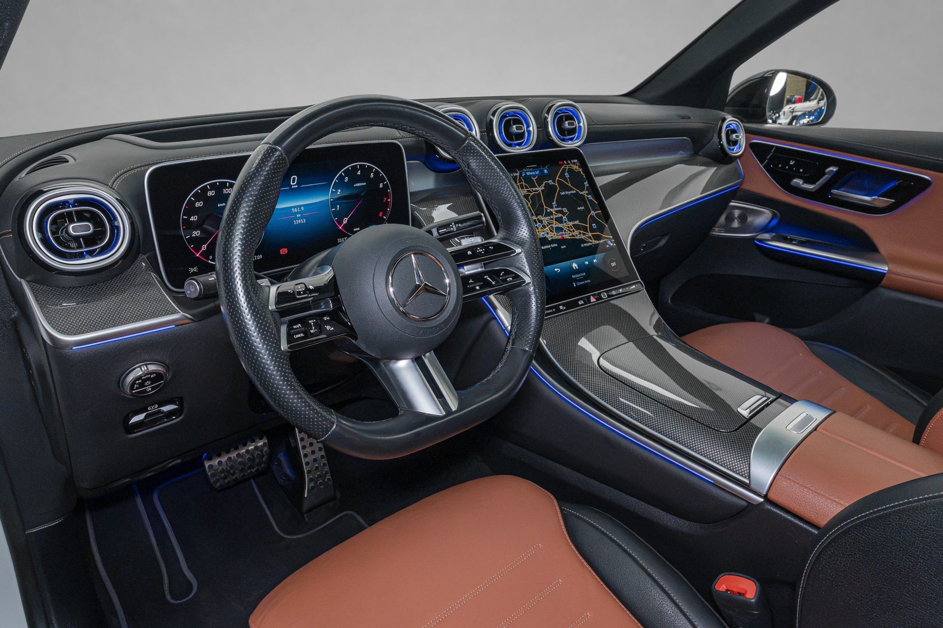 2025 Mercedes-Benz GLC photo 3