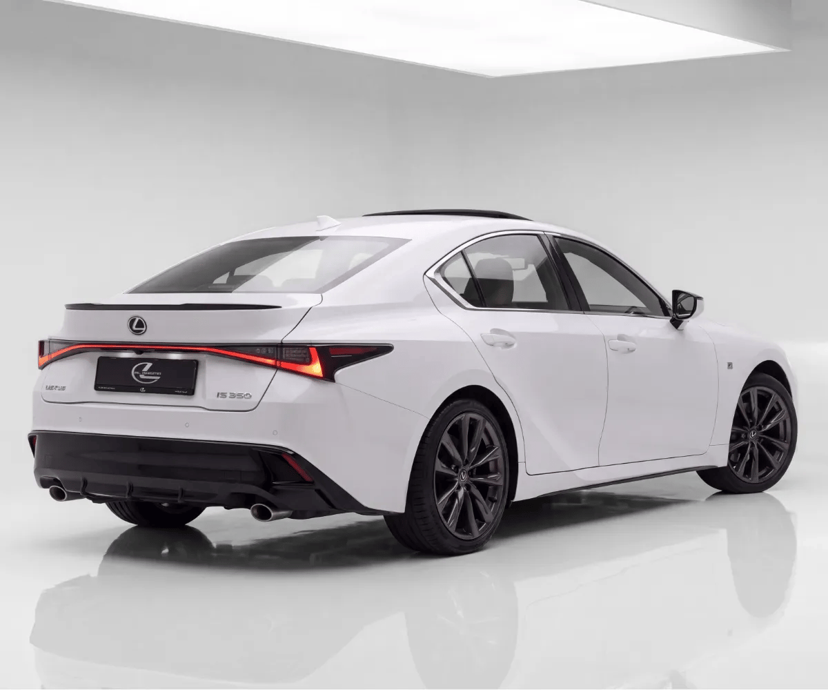 2023 Lexus IS photo 5