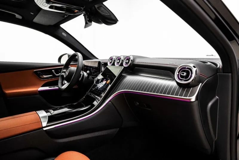 2025 Mercedes-Benz GLC200 photo 3