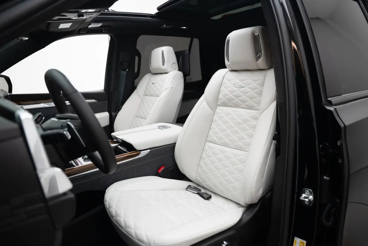 2025 Cadillac Escalade photo 3