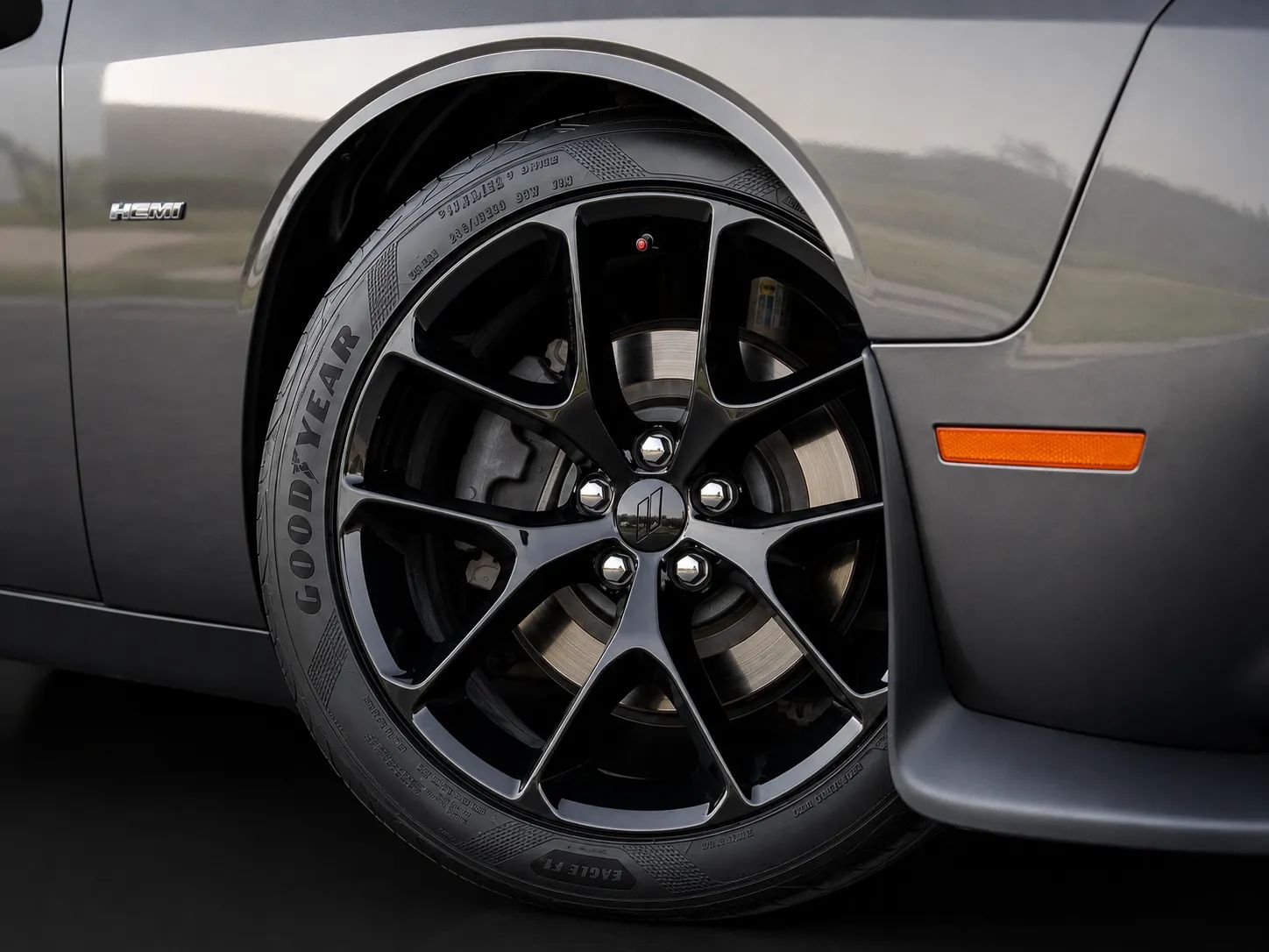 2019 Dodge Challenger photo 5