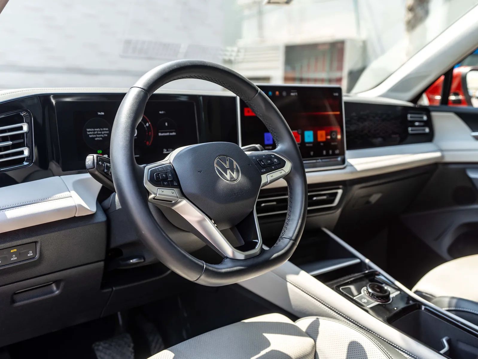 2024 Volkswagen Tiguan photo 3