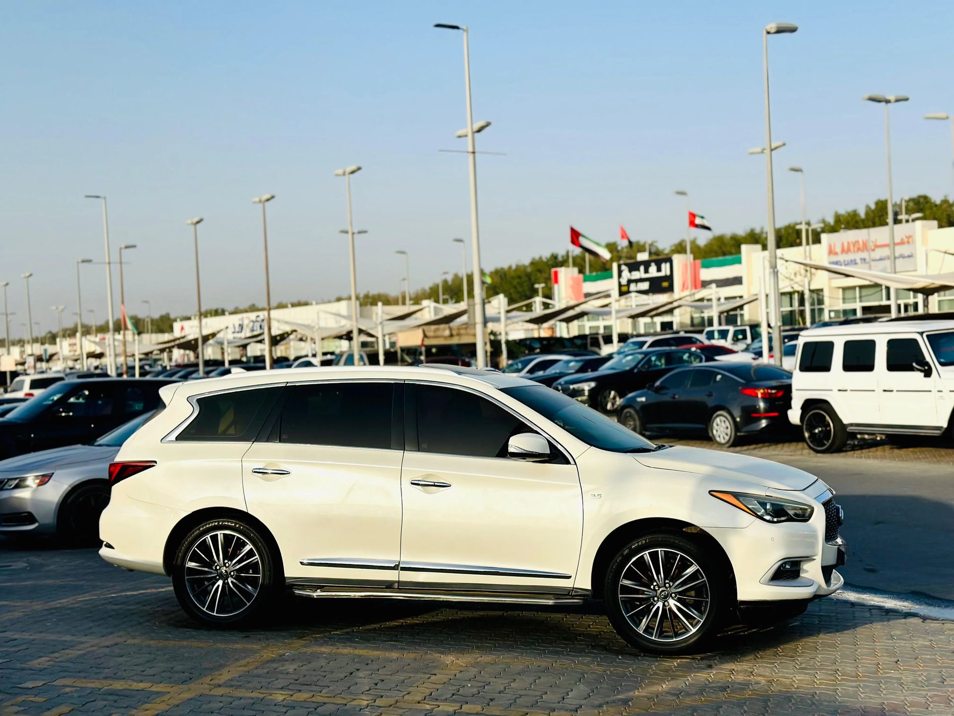2017 Infiniti QX60 photo 3