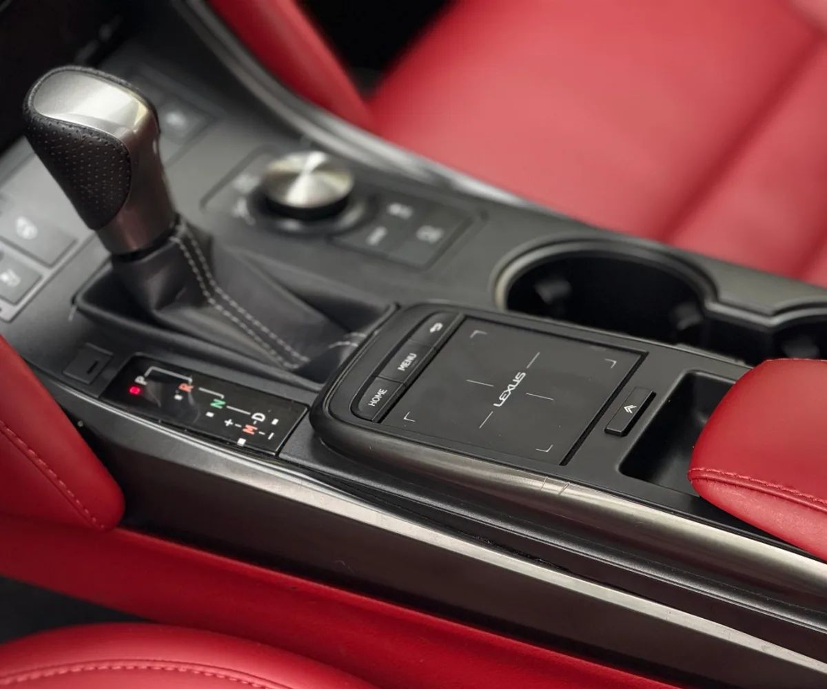2022 Lexus IS350 photo 3