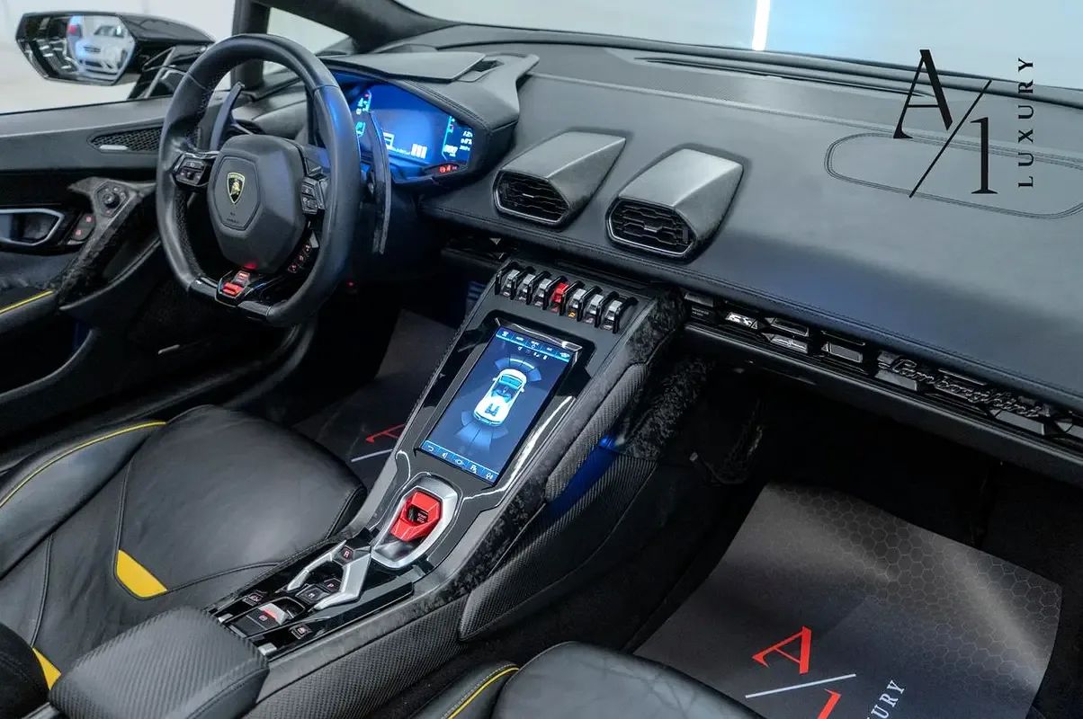 2021 Lamborghini Huracan photo 3
