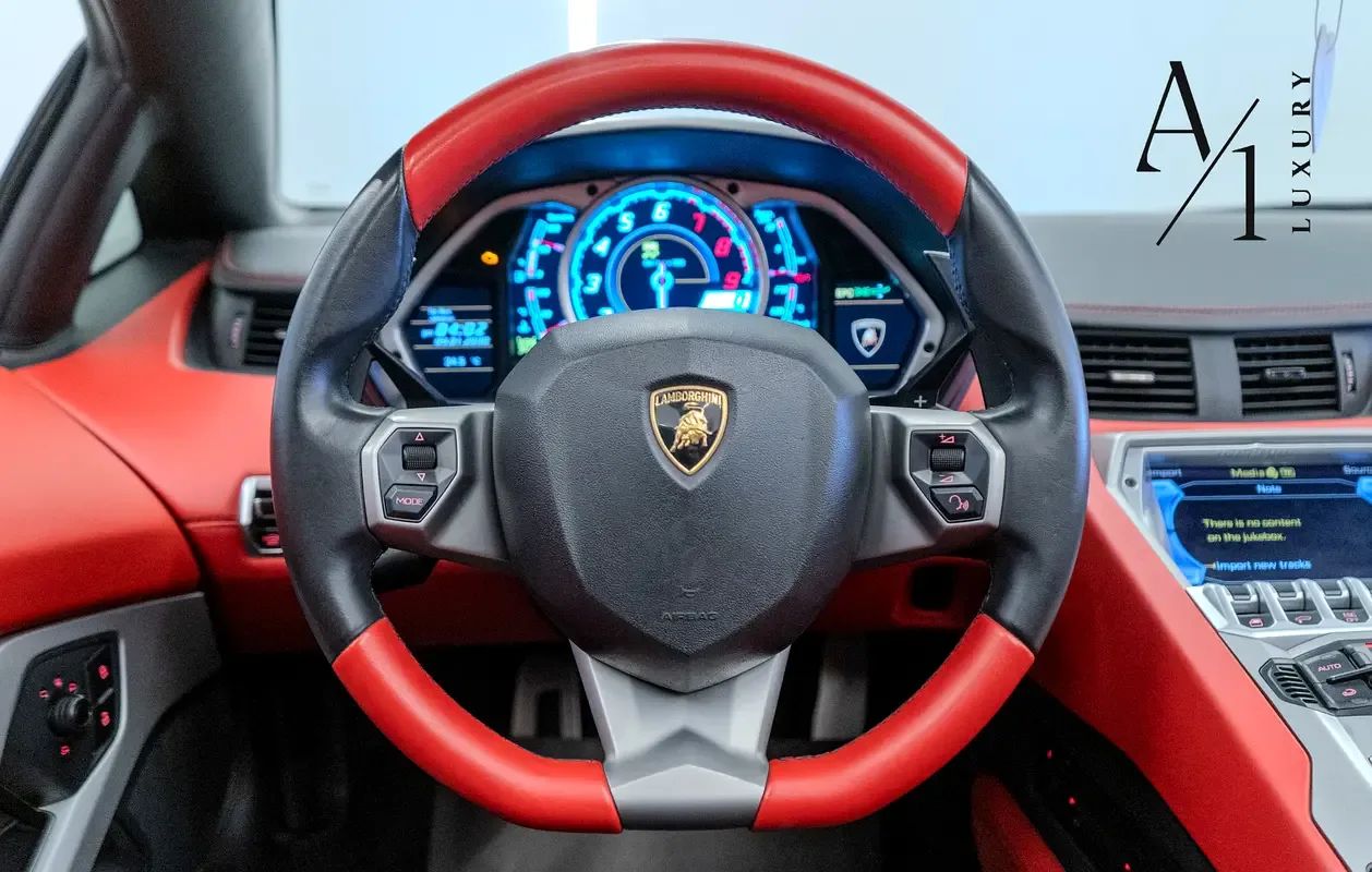 2015 Lamborghini Aventador photo 4