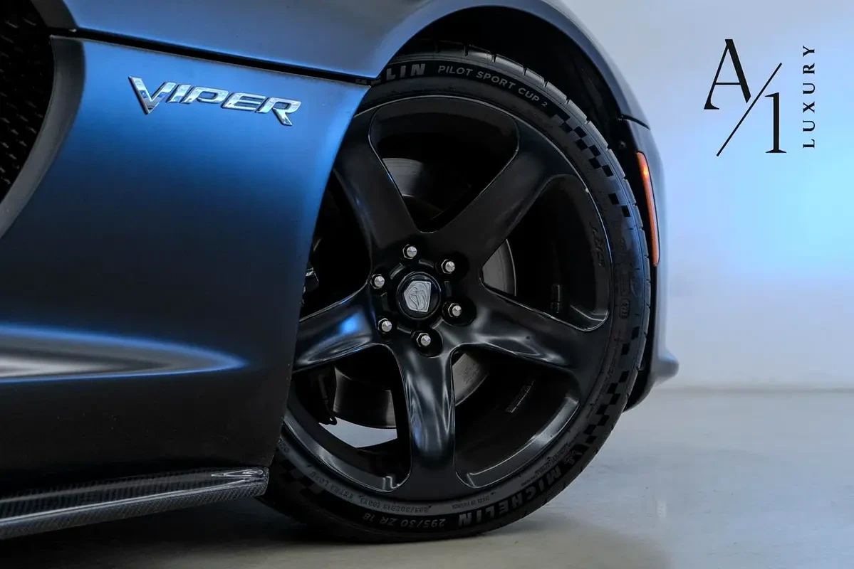 2017 Dodge Viper SRT photo 3