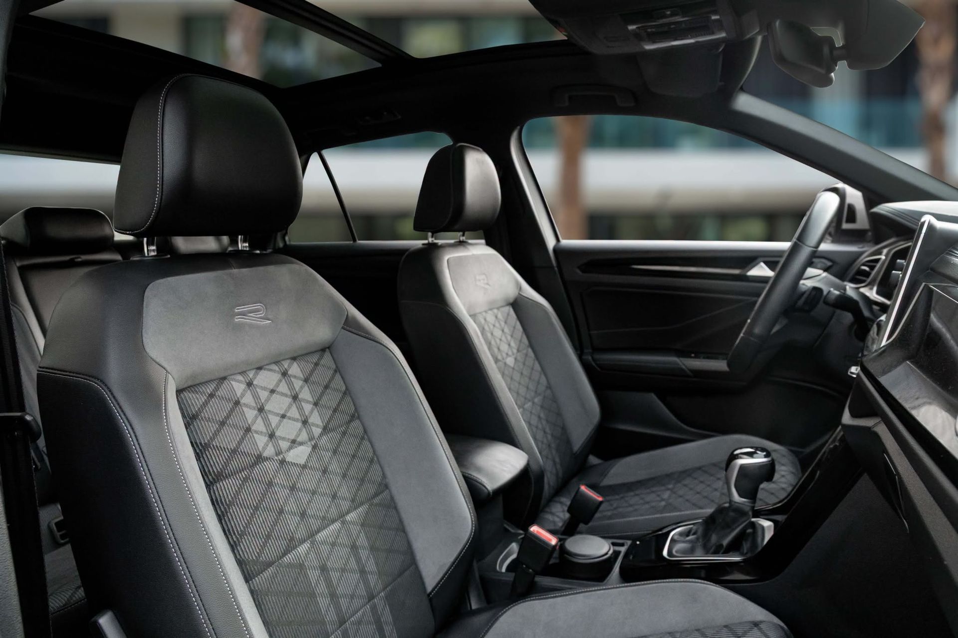 2023 Volkswagen T-Roc photo 4