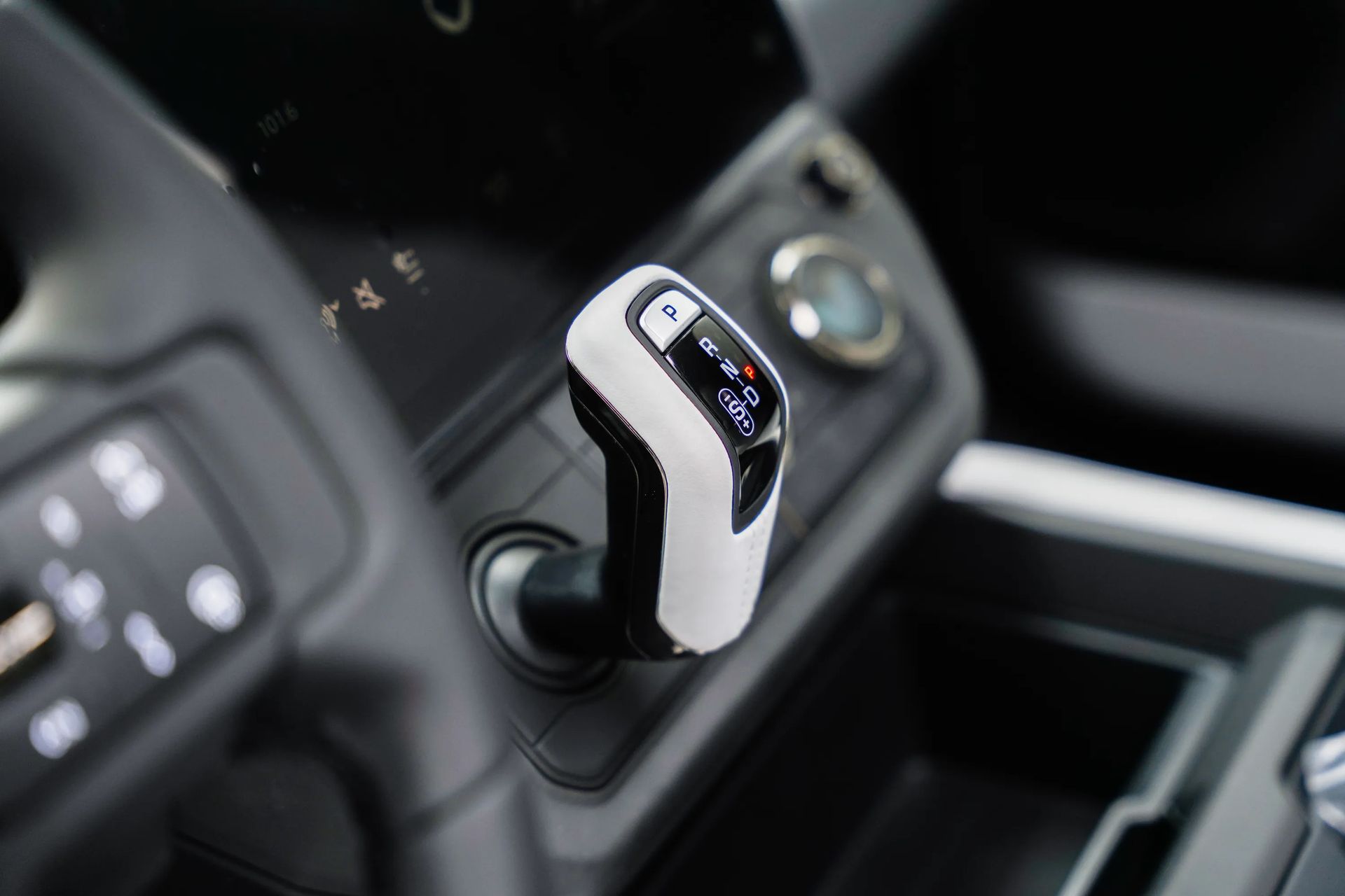 2026 Land Rover Defender photo 5