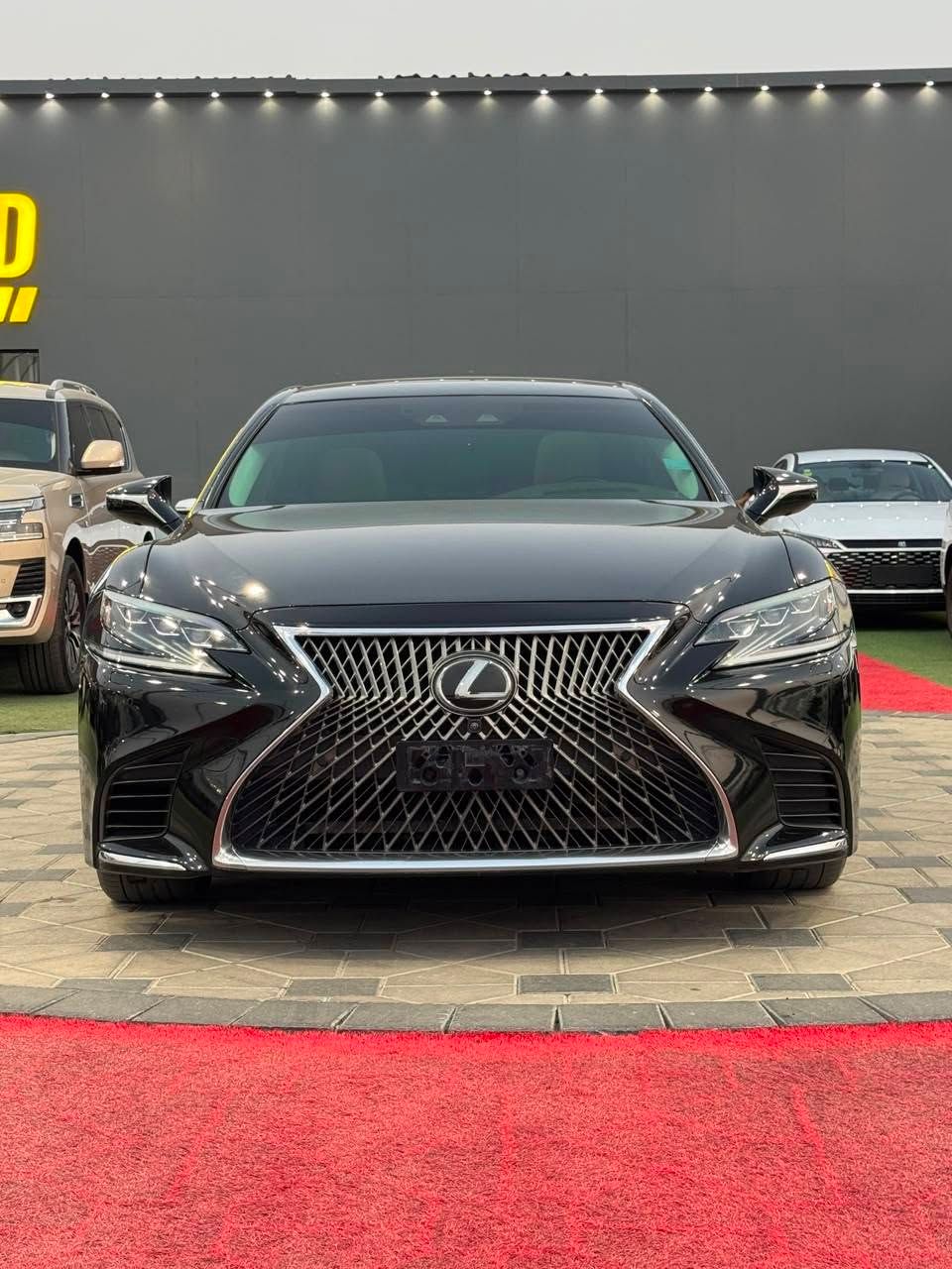 2018 Lexus LS photo 2