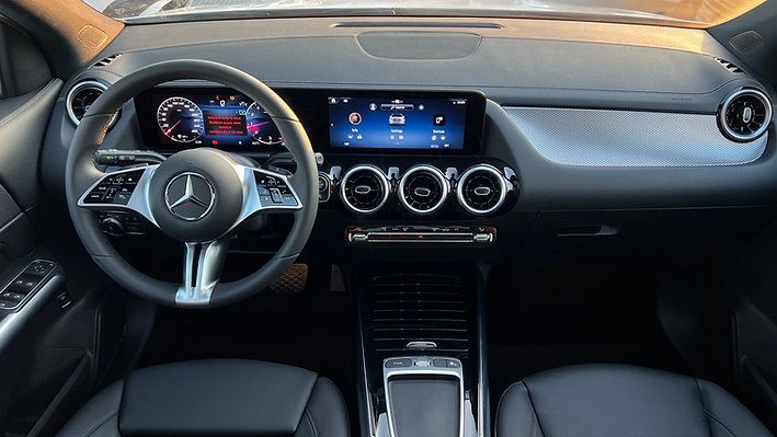2025 Mercedes-Benz GLA photo 3