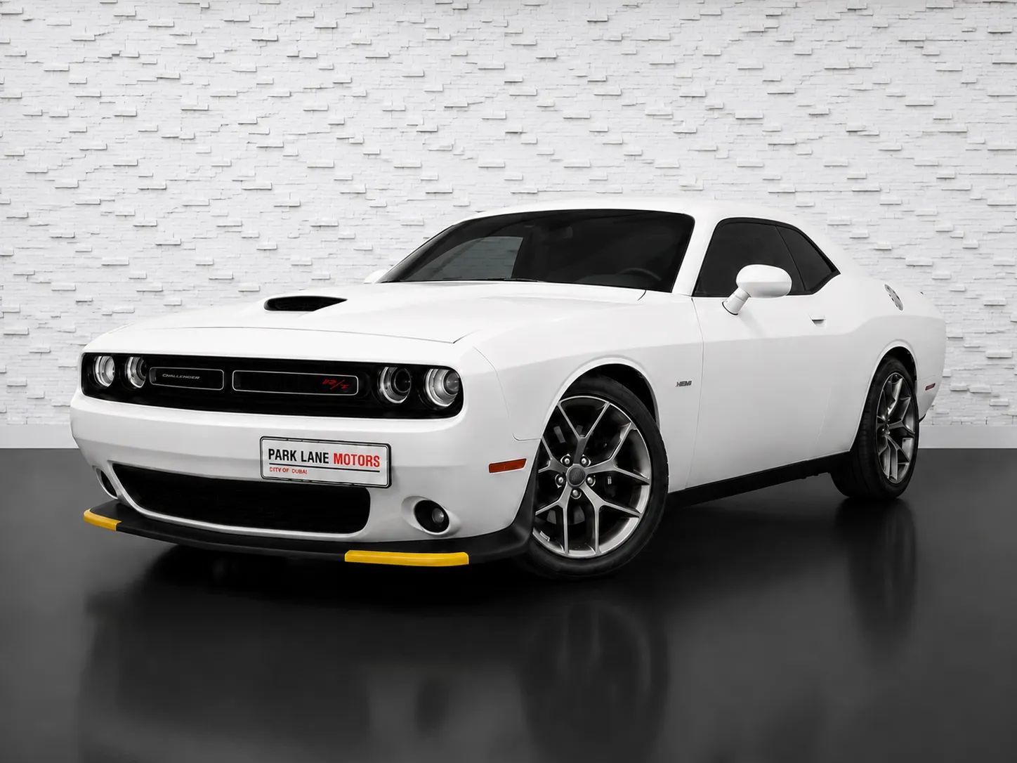 2019 Dodge Challenger photo 2