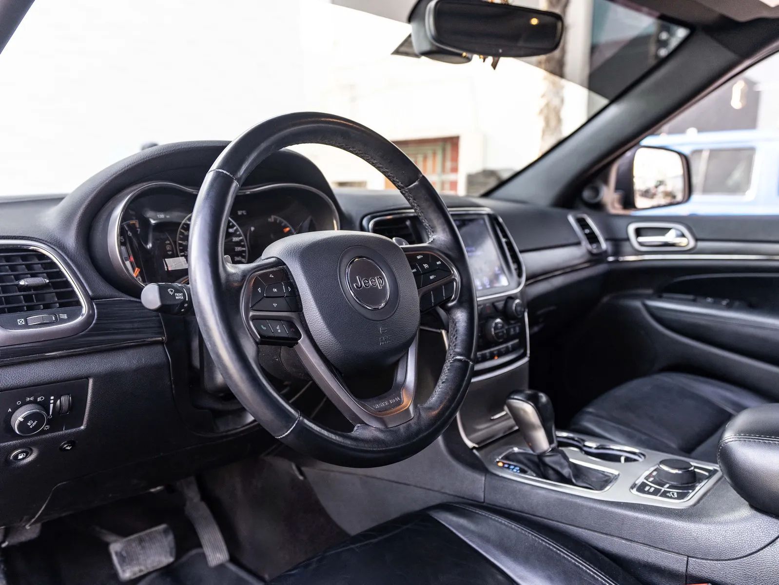 2020 Jeep Grand Cherokee photo 2