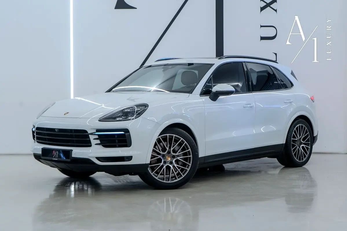 2018 Porsche Cayenne photo 2