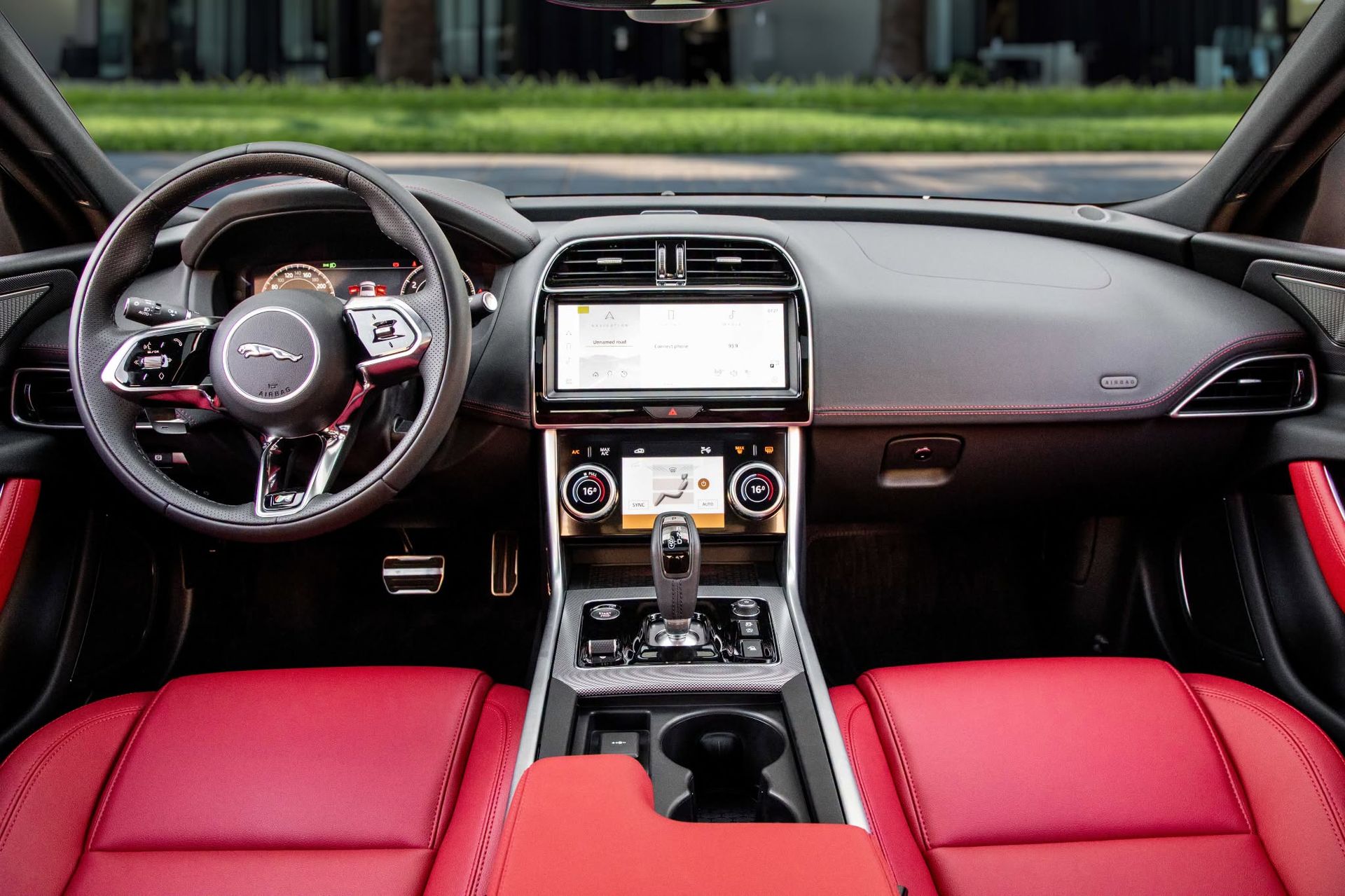 2025 Jaguar XE photo 3