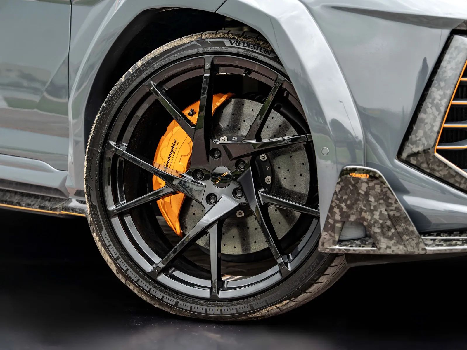 2022 Lamborghini Urus photo 3