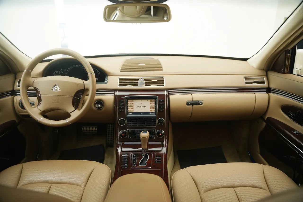 2010 Mercedes-Benz Maybach S-Class photo 3