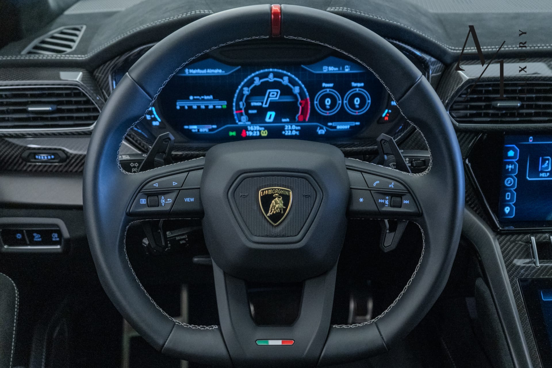 2023 Lamborghini Urus photo 3
