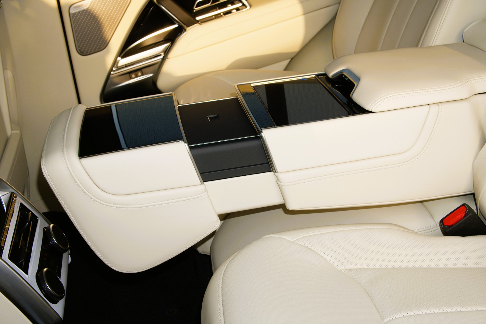 2026 Land Rover Range Rover photo 3