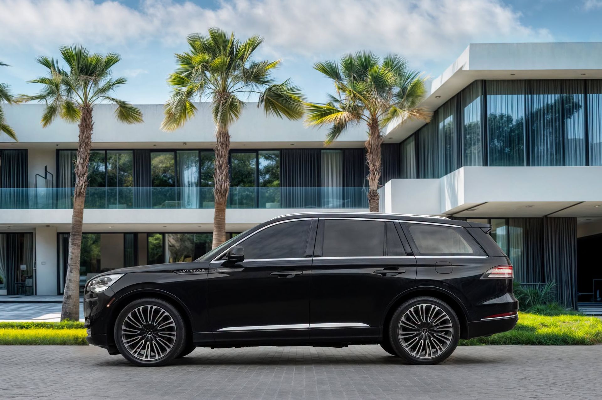 2023 Lincoln Aviator Presidential photo 2
