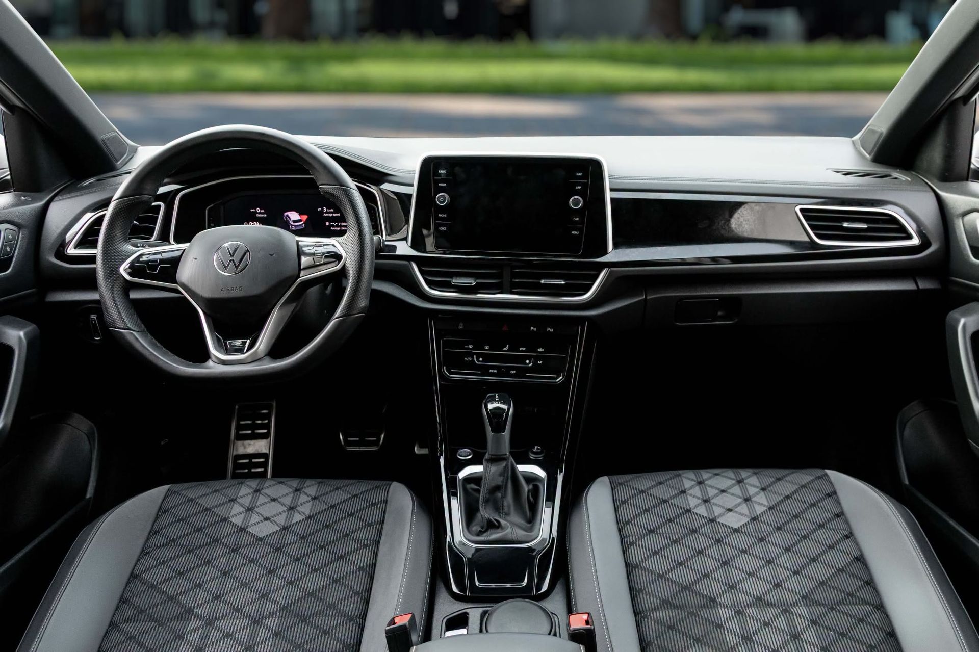 2023 Volkswagen T-Roc photo 3