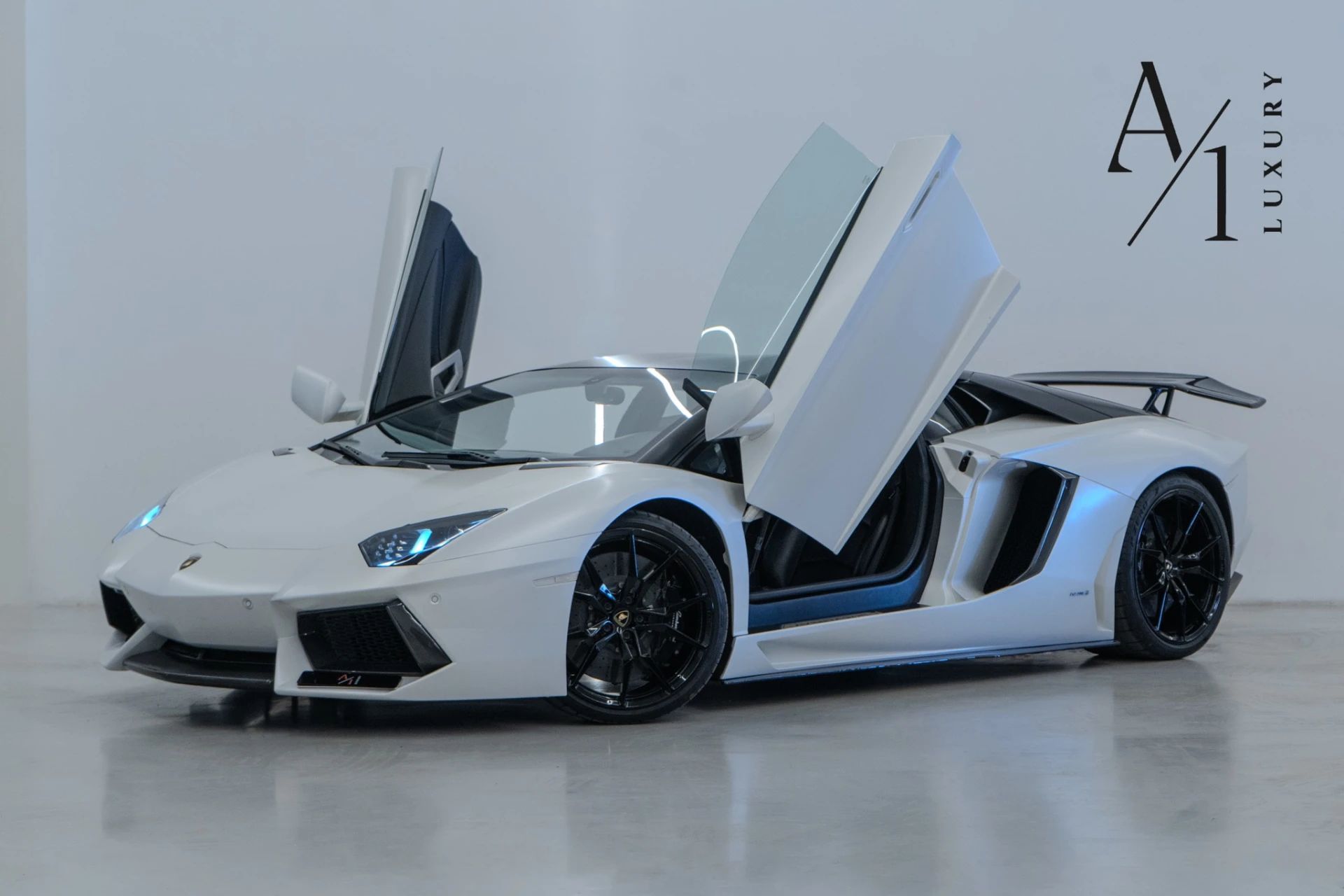 2012 Lamborghini Aventador photo 2