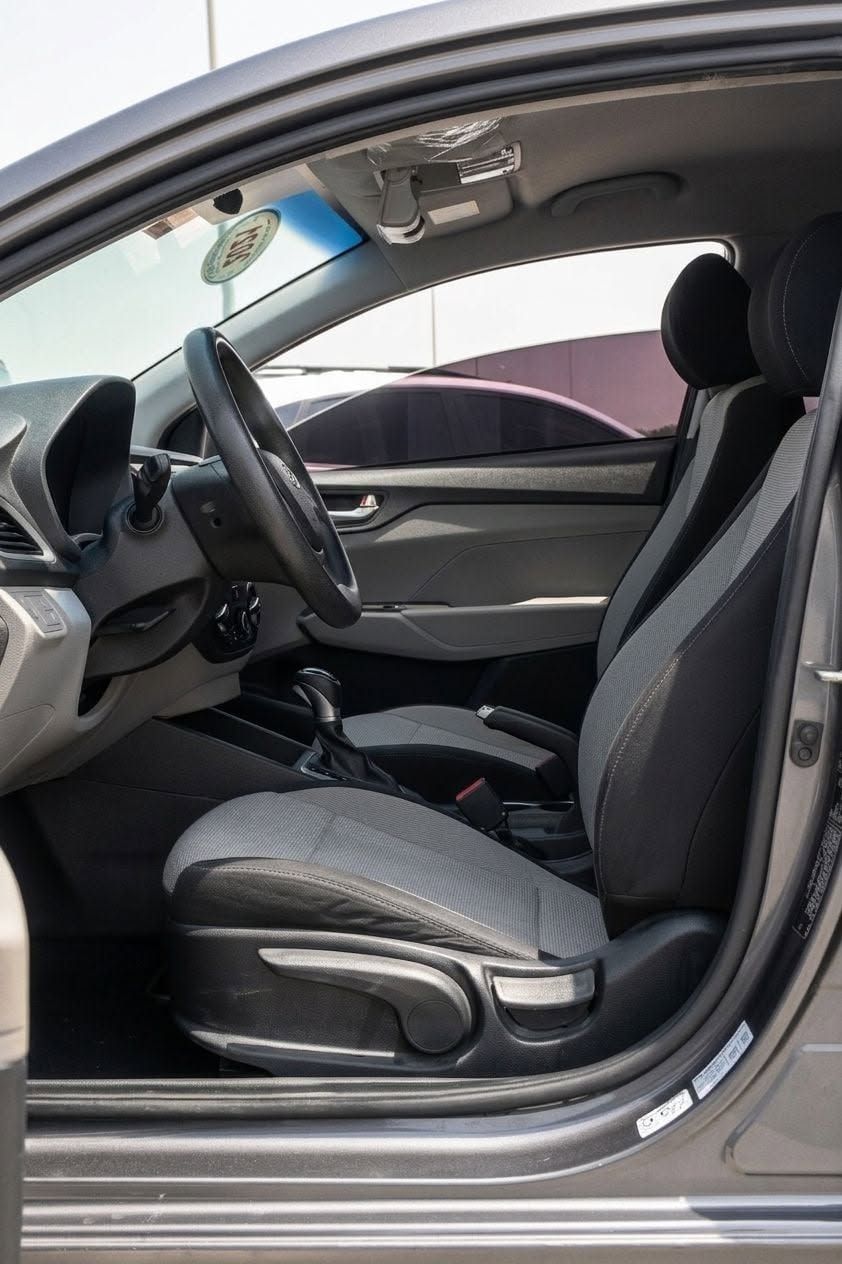 2021 Hyundai Accent photo 3