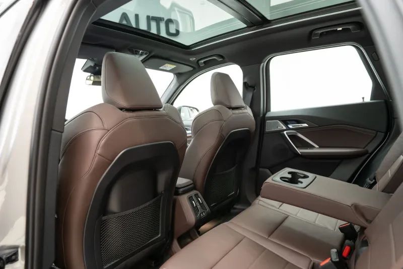 2023 BMW iX photo 4