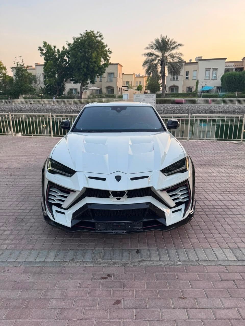 2019 Lamborghini Urus photo 2
