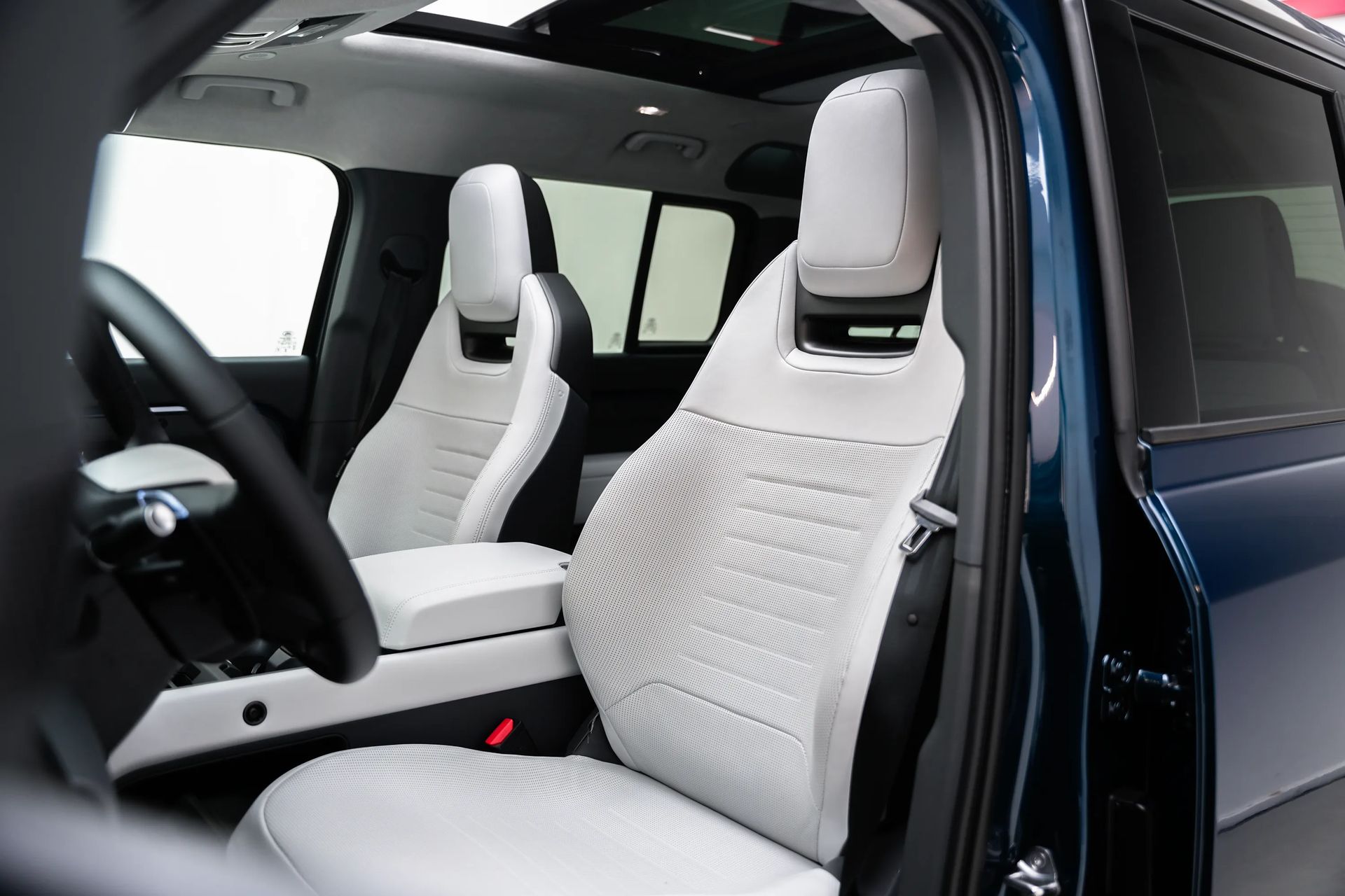 2026 Land Rover Defender photo 4