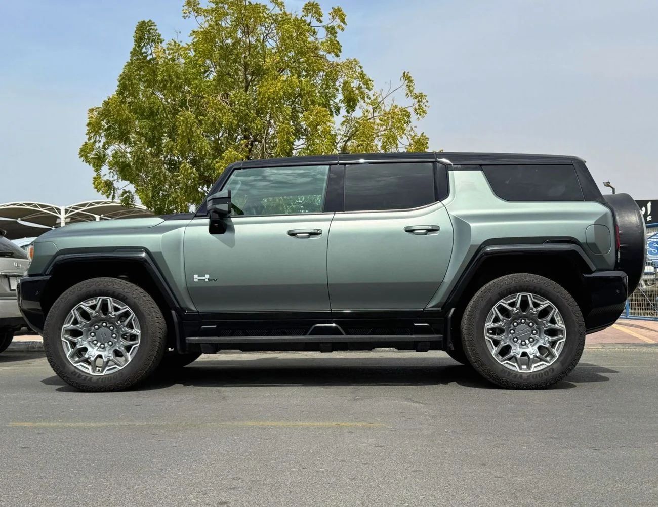 2024 GMC Hummer EV photo 2