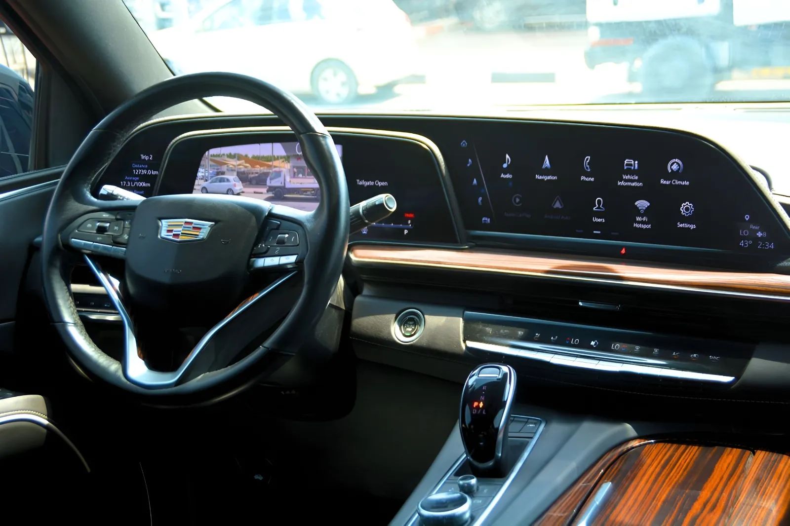 2022 Cadillac Escalade photo 2