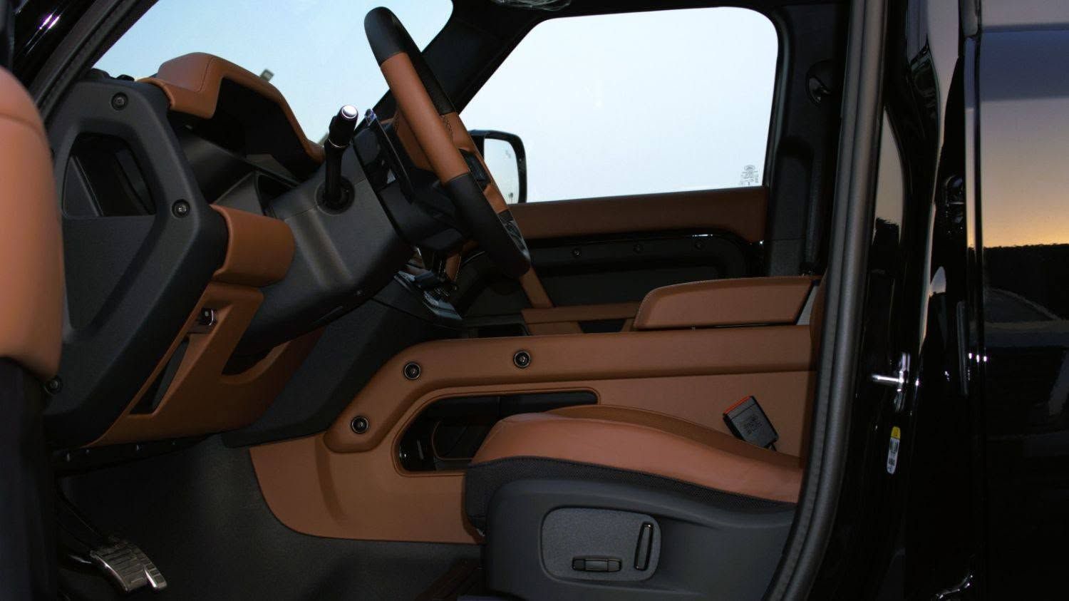 2026 Land Rover Defender 110 photo 3