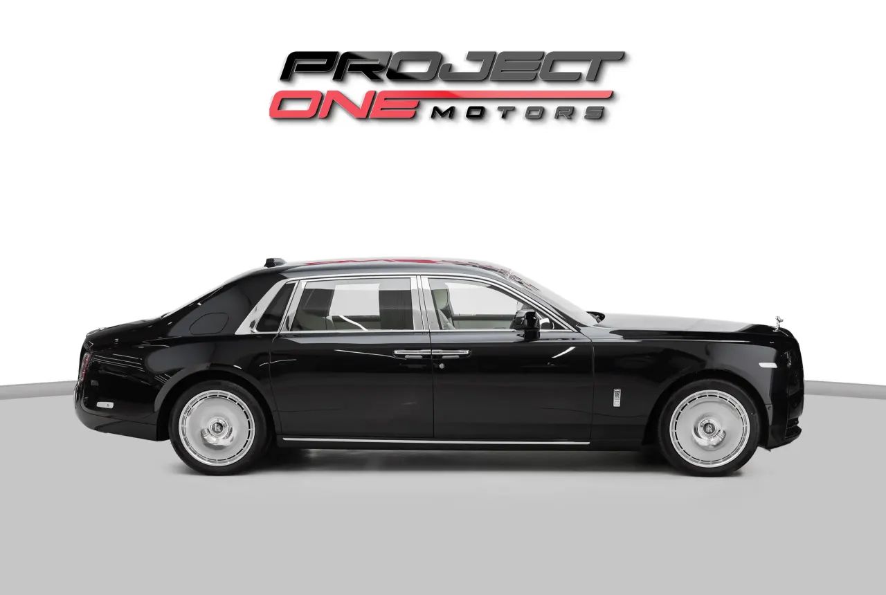 2026 Rolls-Royce Phantom photo 2