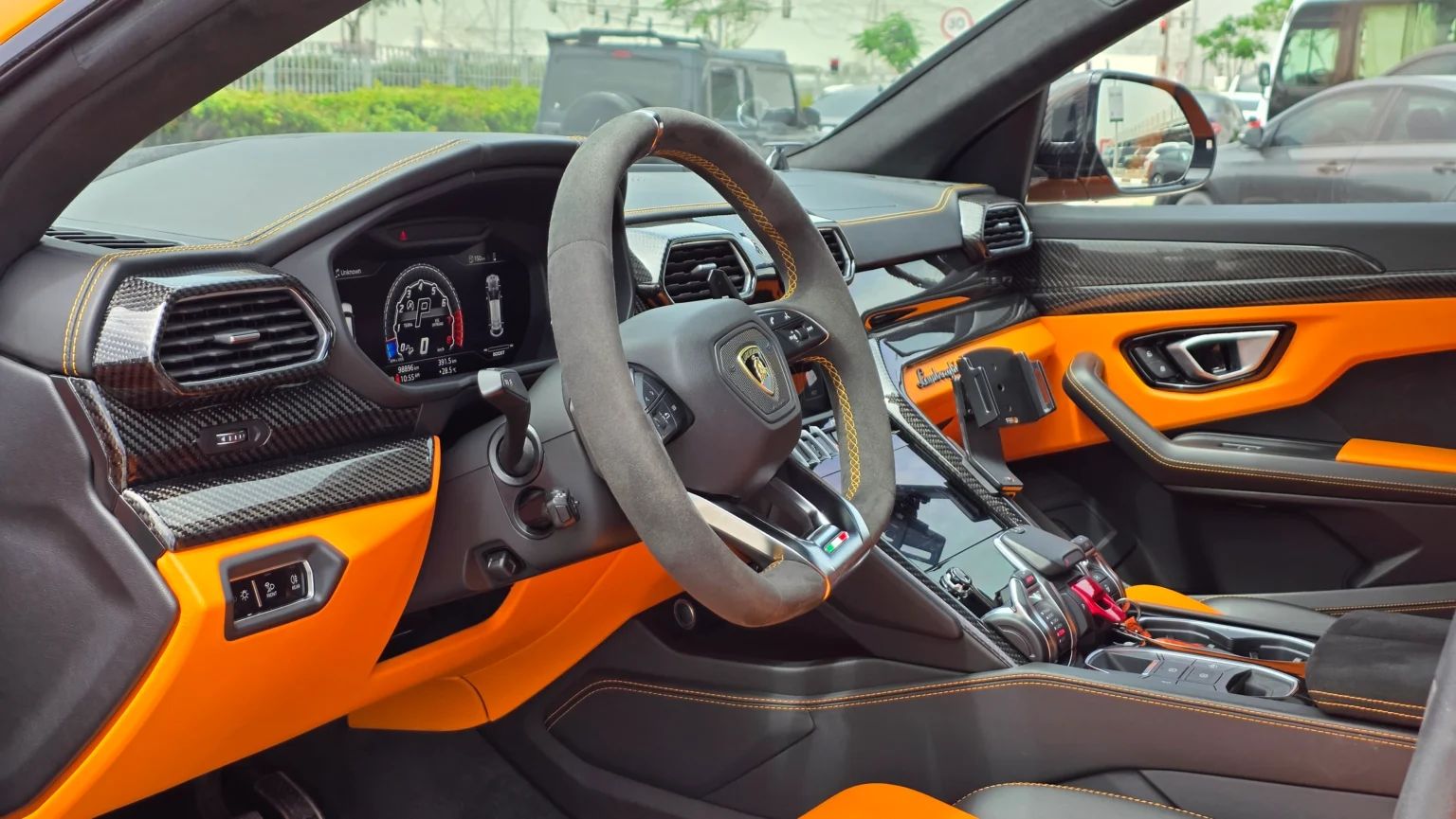 2019 Lamborghini Urus photo 3