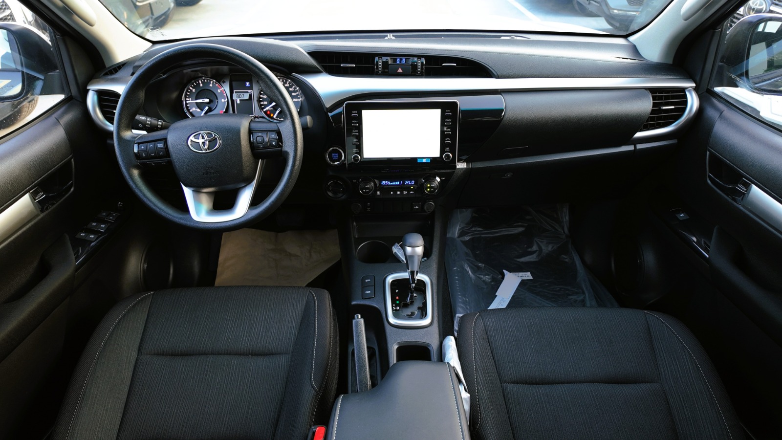 2026 Toyota Hilux Double Cab photo 3