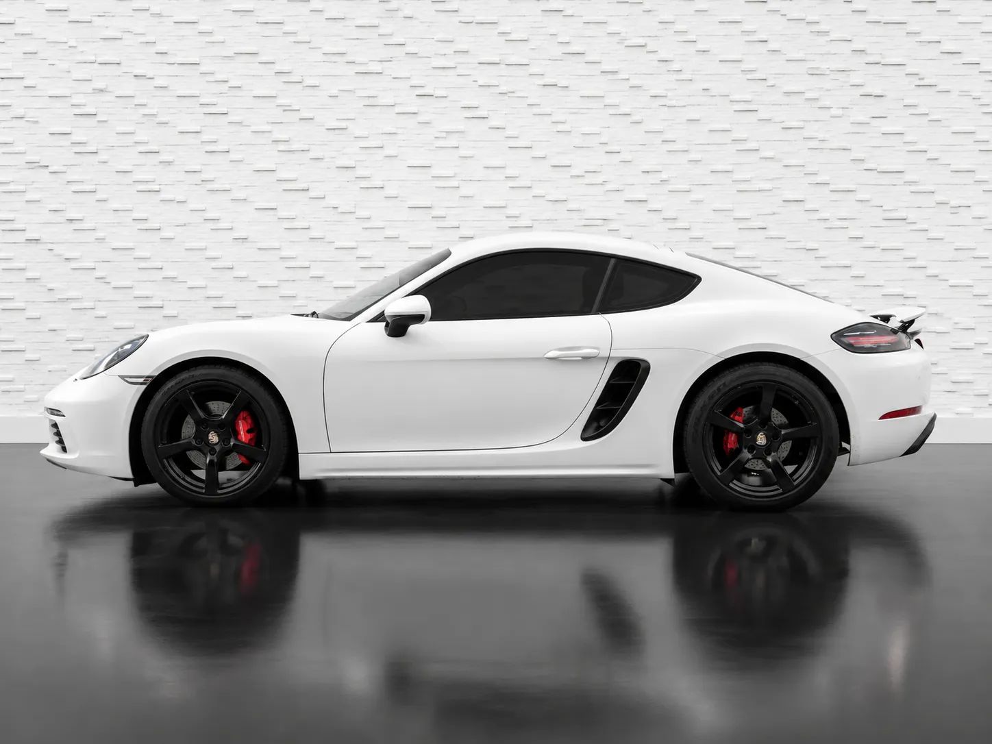2017 Porsche 718 Cayman S photo 2