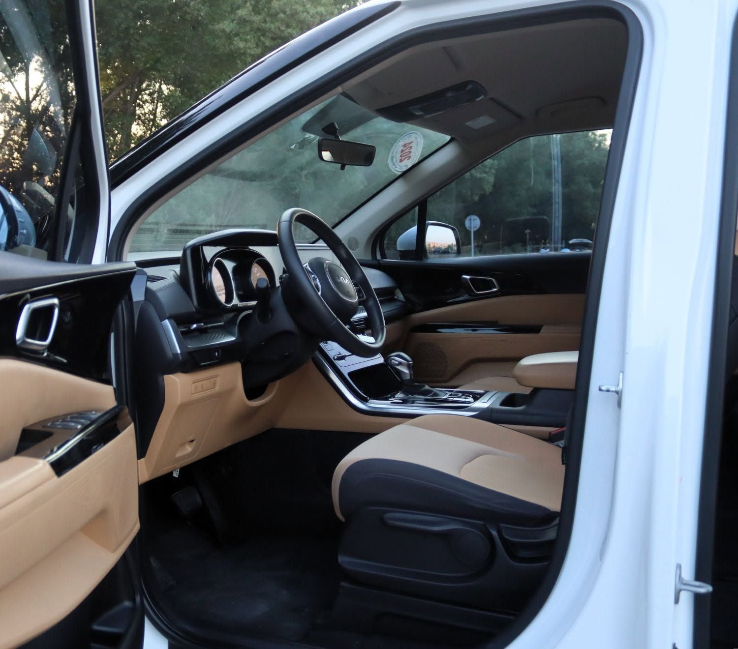 2024 Kia Carnival photo 3