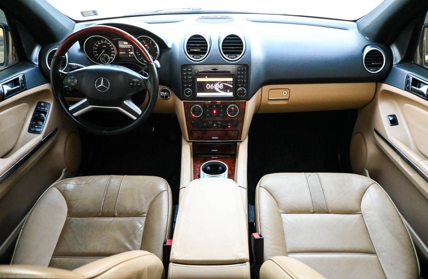 2010 Mercedes-Benz ML350  photo 2