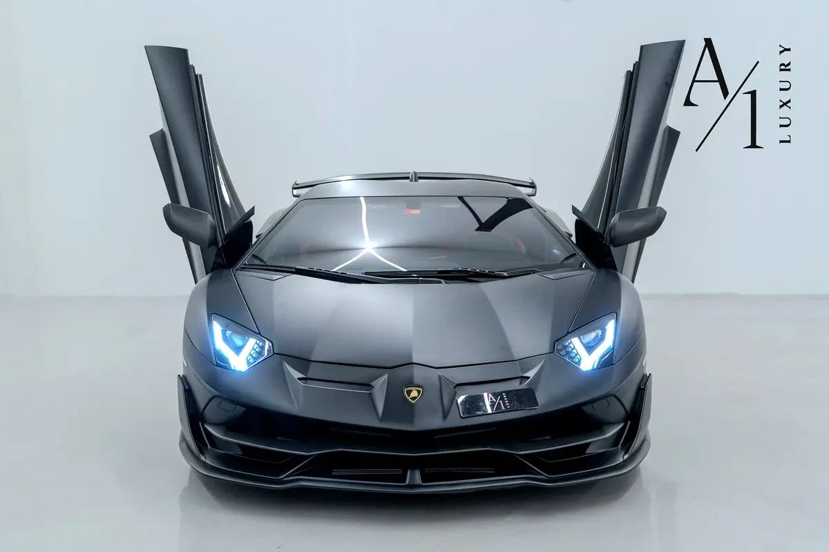2021 Lamborghini Aventador photo 2