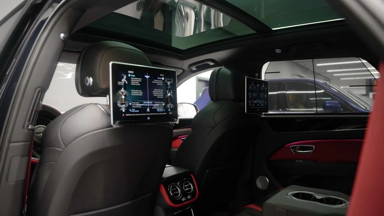 2022 Bentley Bentayga photo 5